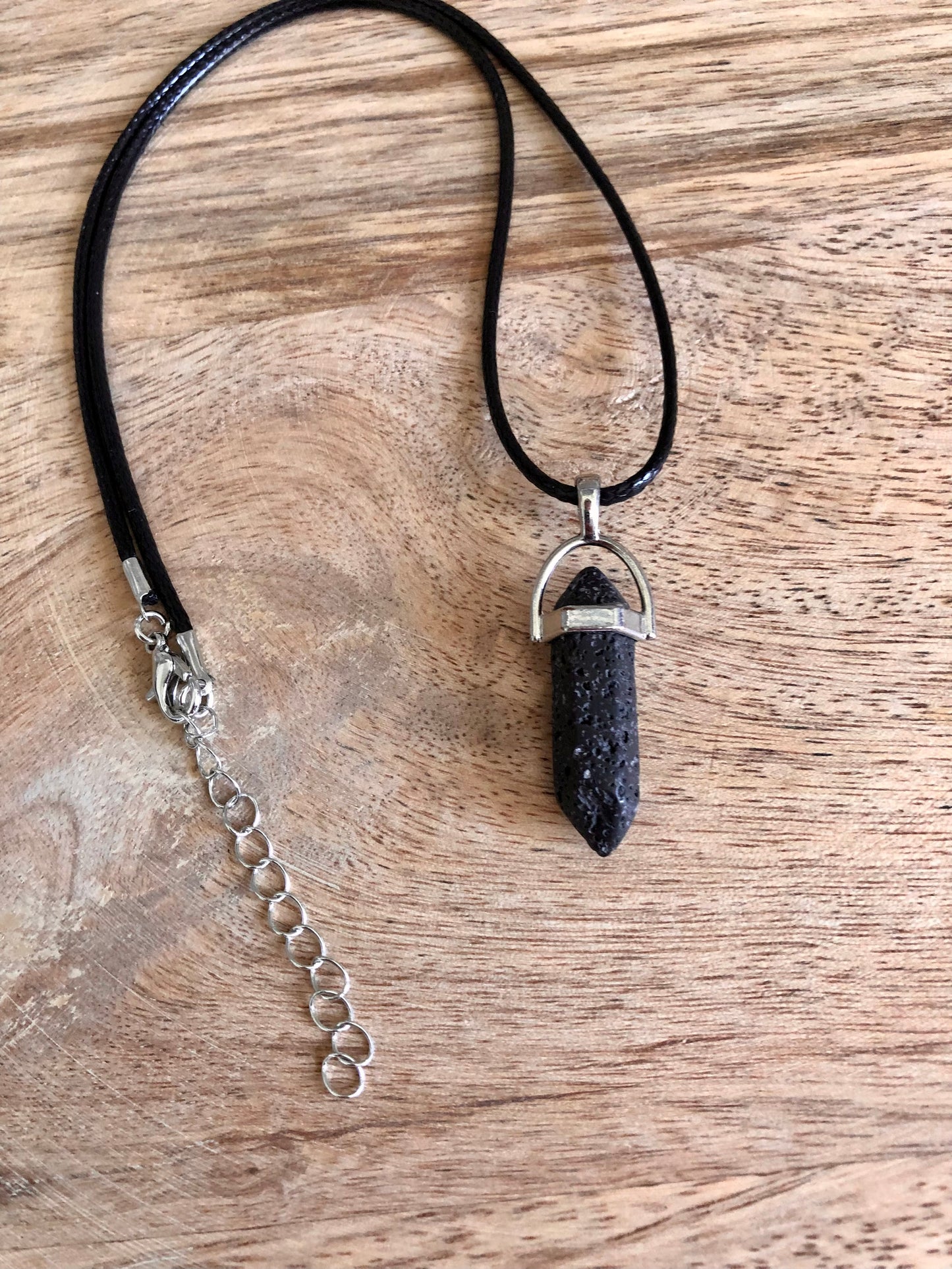 Collier Enracinement en Pierre de Lave