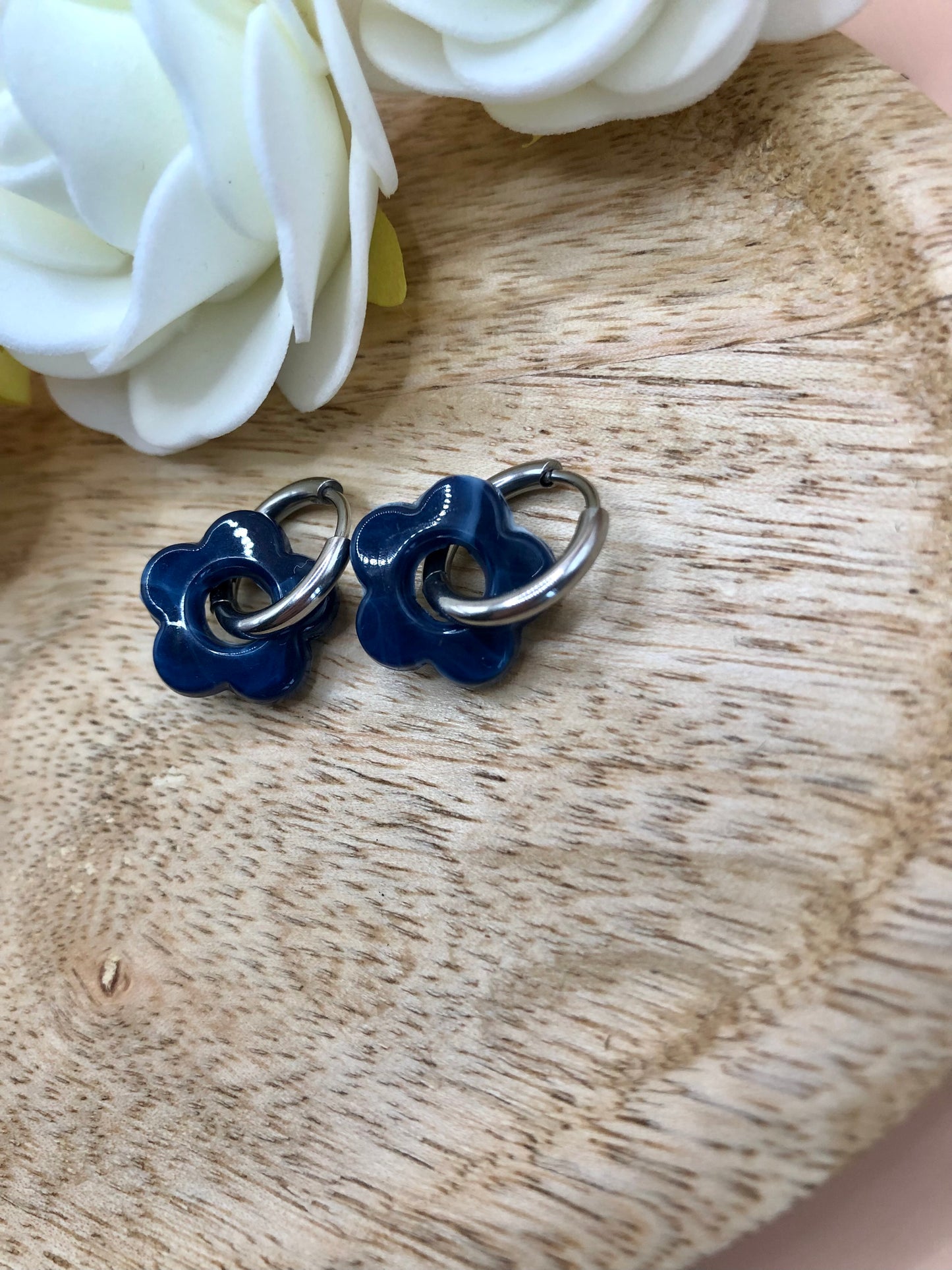 Boucles d’Oreilles Fleurs Percées - Coloris Nuit