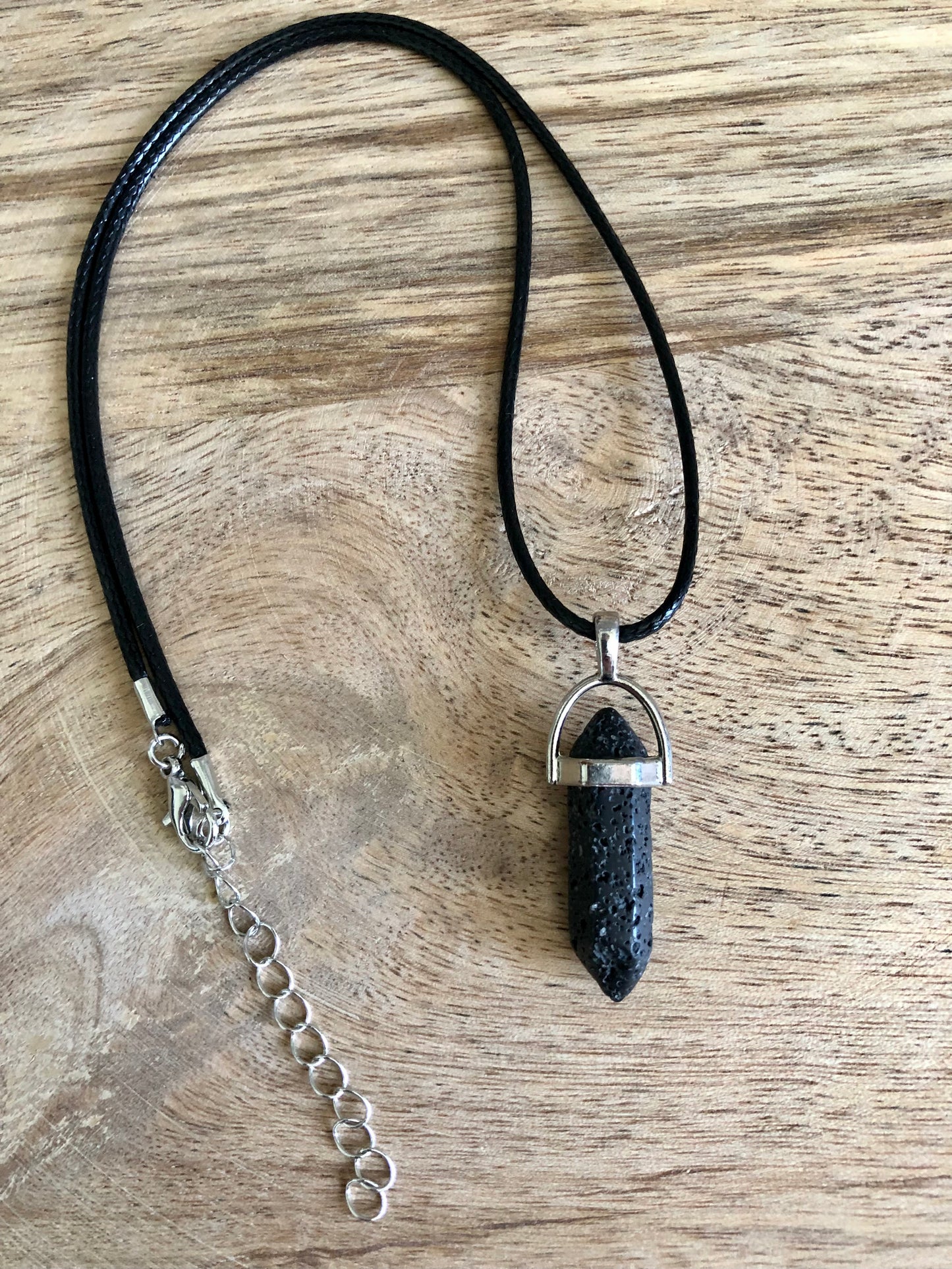 Collier Enracinement en Pierre de Lave