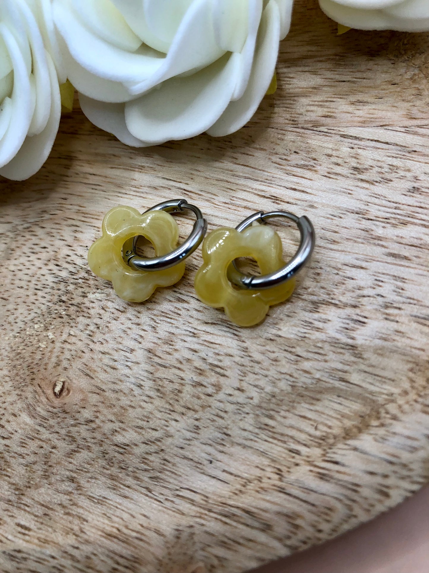 Boucles d’Oreilles Fleurs Percées - Jaunes