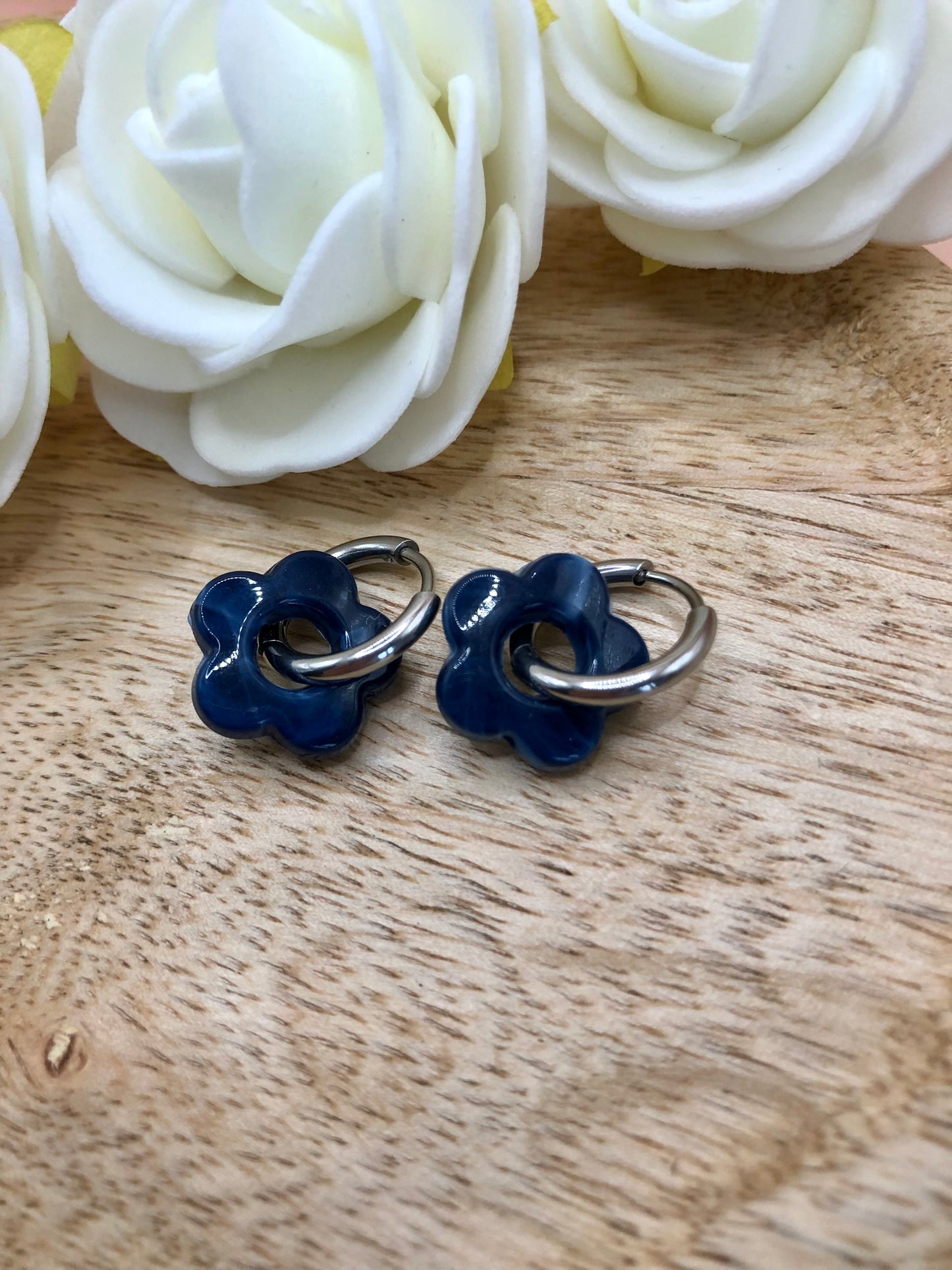 Boucles d’Oreilles Fleurs Percées - Coloris Nuit