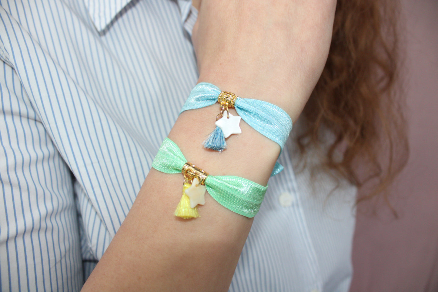 Bracelet Ruban Elastique & Breloque Etoile Nacre