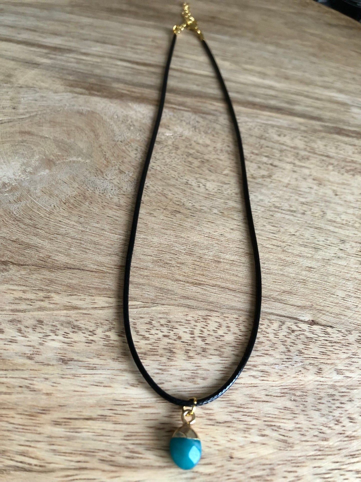 Collier Honnêteté en Jade Bleue