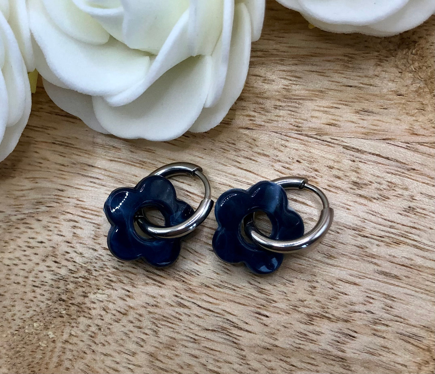 Boucles d’Oreilles Fleurs Percées - Coloris Nuit