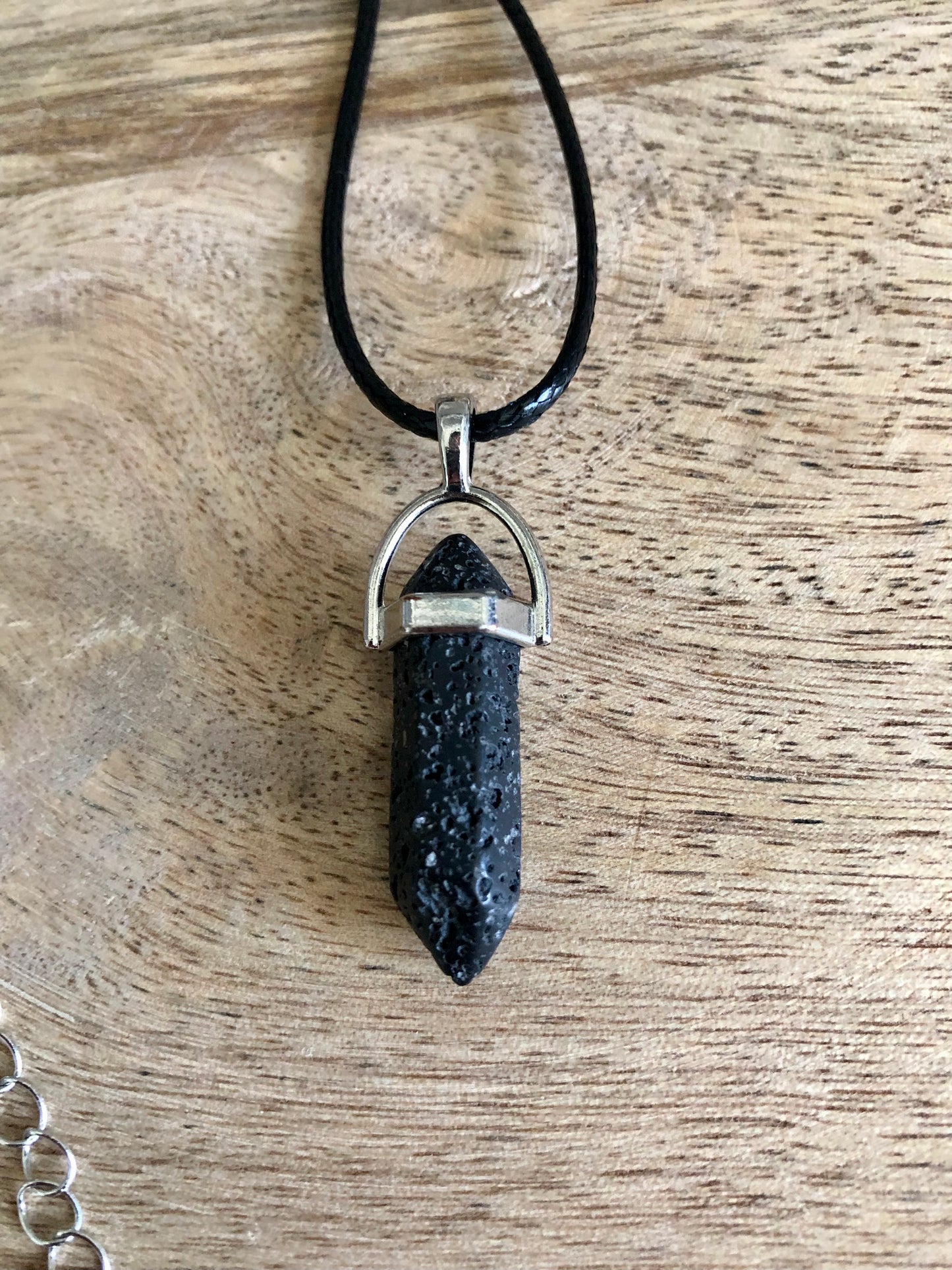 Collier Enracinement en Pierre de Lave