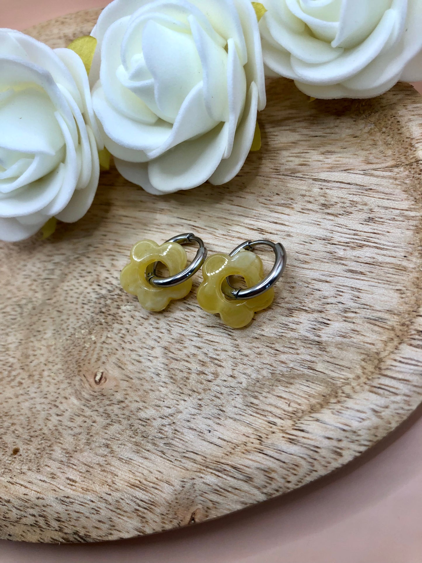 Boucles d’Oreilles Fleurs Percées - Jaunes