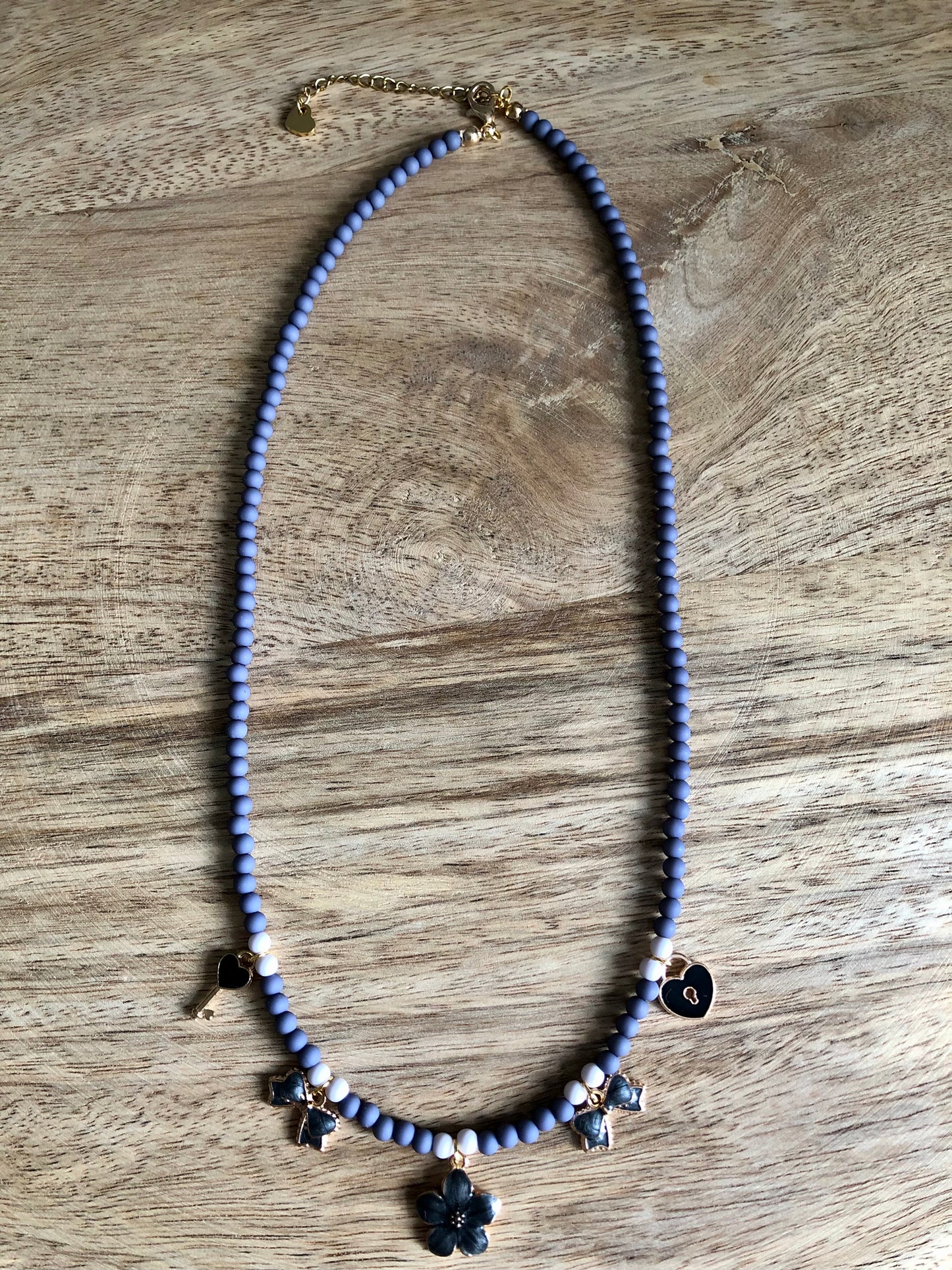 Collier à Breloques - Fleur Noire