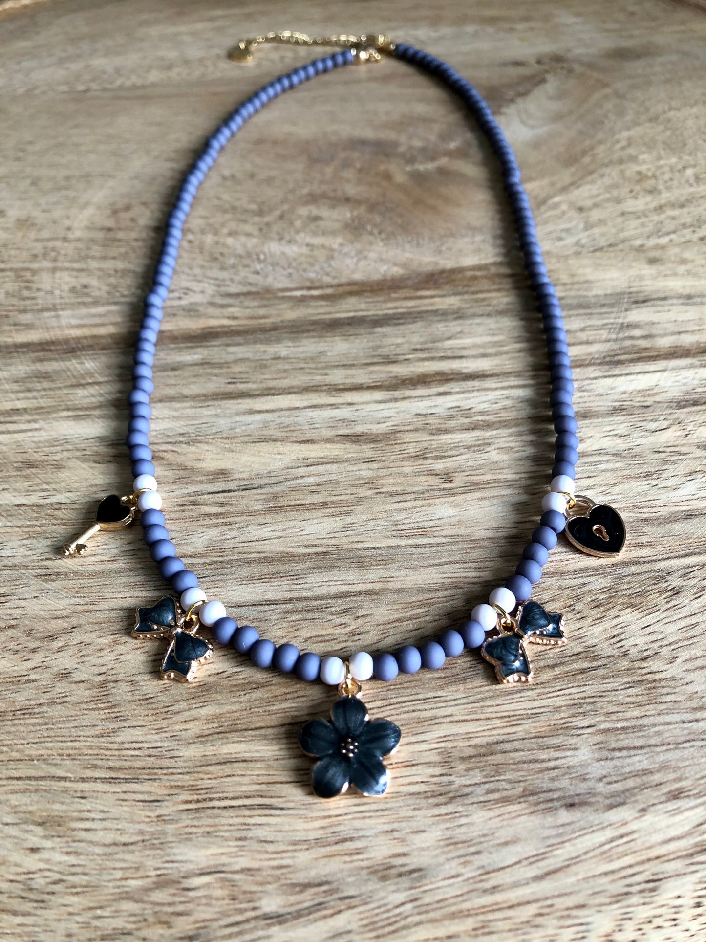 Collier à Breloques - Fleur Noire